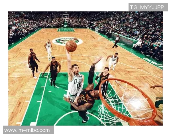 詹姆斯与塔图姆高尔夫球会面照片引热议昨天竟未比赛的真相揭秘