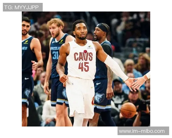 米切尔复出表现抢眼全场砍下30分7板8助可惜球队未能获胜 米切尔复出表现抢眼全场砍下30分7板8助可惜球队未能获胜